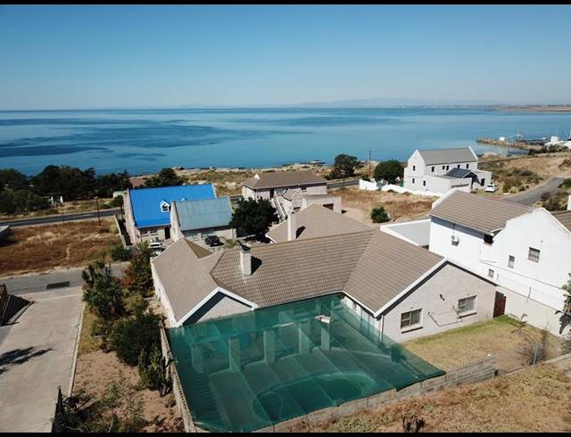 6 BEDROOM HOUSE FOR SALE IN KLEINKOORNHUIS